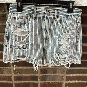 Women’s American Eagle Distressed Striped Short, Size 4